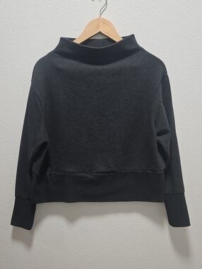 Nike Women's Dark Gray Mock Neck Pullover Sweater Medium Athletic Workout